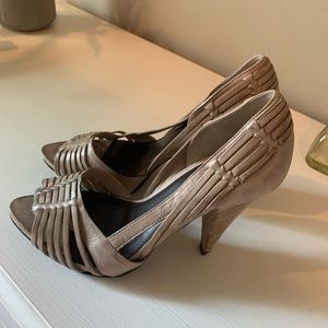 Mia limited edition pumps